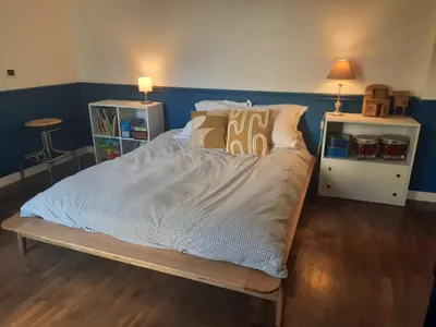 Un ou plusieurs lits dans un hébergement de l'établissement Chambres d'hôtes calmes sur jardin Paris Batignolles