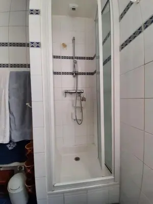 Salle de bains dans l'établissement Chambres d'hôtes calmes sur jardin Paris Batignolles