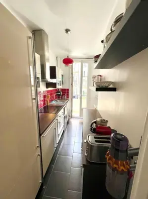 Cuisine ou kitchenette dans l'établissement Grand appartement dans Paris 8 couchages