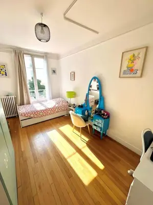 Un ou plusieurs lits dans un hébergement de l'établissement Grand appartement dans Paris 8 couchages