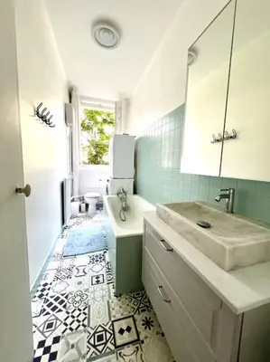 Salle de bains dans l'établissement Grand appartement dans Paris 8 couchages