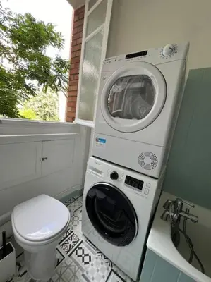 Salle de bains dans l'établissement Grand appartement dans Paris 8 couchages
