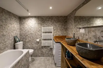 Salle de bains dans l'établissement New two bedroom two bathroom apartment Paris 15 near Eiffel with air conditioning