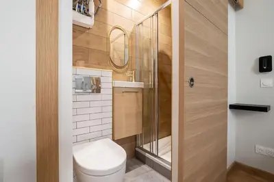 Salle de bains dans l'établissement New two bedroom two bathroom apartment Paris 15 near Eiffel with air conditioning