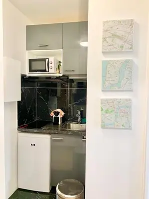 Cuisine ou kitchenette dans l'établissement Cosy studio Balcon Paris Montparnasse