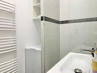 Salle de bains dans l'établissement Cosy studio Balcon Paris Montparnasse
