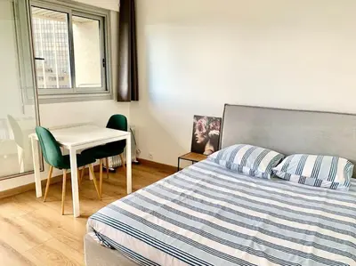 Un ou plusieurs lits dans un hébergement de l'établissement Cosy studio Balcon Paris Montparnasse