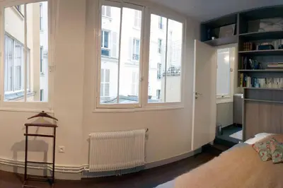 Coin salon dans l'établissement The Eifel Tower Artist Loft