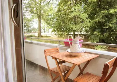 Jardin de l'établissement Chez Fiatope - Appartement Calme avec balcon & Parking, proche Tram T6