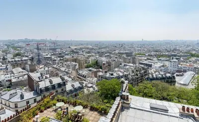 Vue générale sur Paris ou vue de la ville depuis l'appartement
