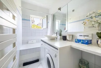 Salle de bains dans l'établissement In front of Sacré Cœur - 2 Bedrooms in last floor