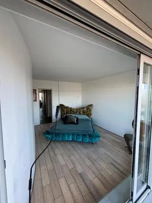 Coin salon dans l'établissement Panoramic Glam Appart à Neuilly-sur-Seine