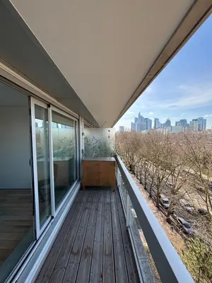 Balcon ou terrasse dans l'établissement Panoramic Glam Appart à Neuilly-sur-Seine