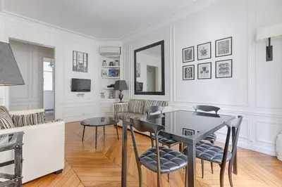 Coin salon dans l'établissement Appartement de Luxe sur les Invalides