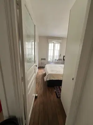 Un ou plusieurs lits dans un hébergement de l'établissement Montmartre joli 2 pièces au pied du Sacré Coeur
