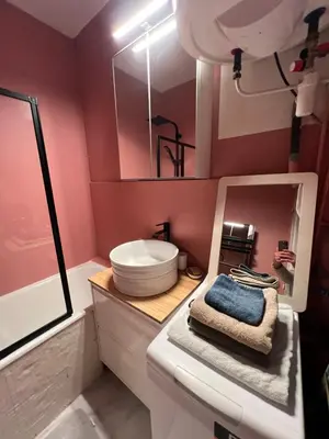 Salle de bains dans l'établissement Montmartre joli 2 pièces au pied du Sacré Coeur