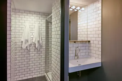 Salle de bains dans l'établissement Generator Paris