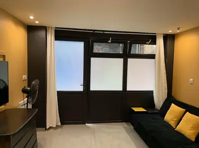 Télévision ou salle de divertissement dans l'établissement Chic studio Marais Paris centre