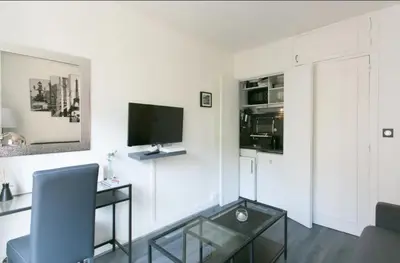 Cuisine ou kitchenette dans l'établissement Appartement charmant proche Montparnasse