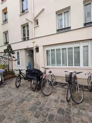 Vélo sur le terrain de l'établissement apartment pl REPUBLIQUE ou dans les environs