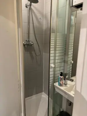Salle de bains dans l'établissement Place de la Bastille