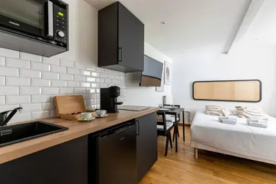 Cuisine ou kitchenette dans l'établissement Studio de Charme proche de Montparnasse
