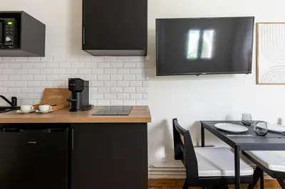 Cuisine ou kitchenette dans l'établissement Studio de Charme proche de Montparnasse