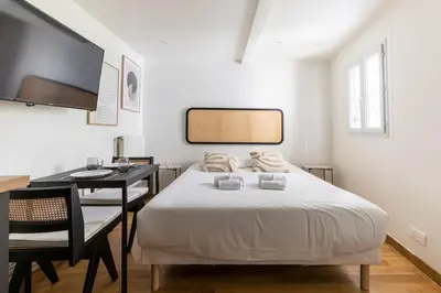 Un ou plusieurs lits dans un hébergement de l'établissement Studio de Charme proche de Montparnasse