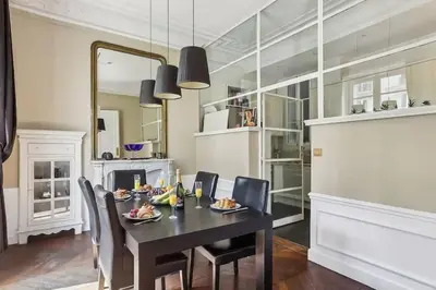 Cuisine ou kitchenette dans l'établissement Elégant appartement parisien