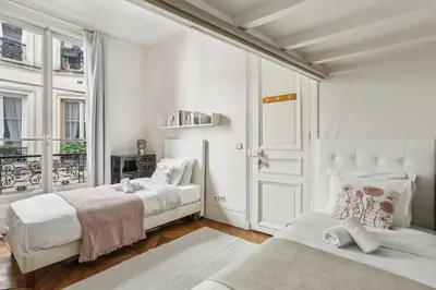 Un ou plusieurs lits dans un hébergement de l'établissement Elégant appartement parisien