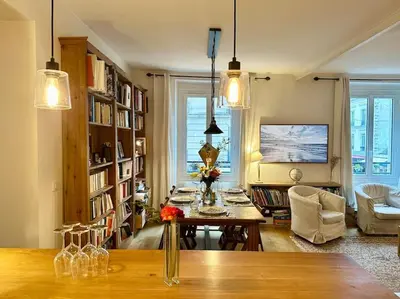 Coin salon dans l'établissement Cosy Chic Family Flat in Paris