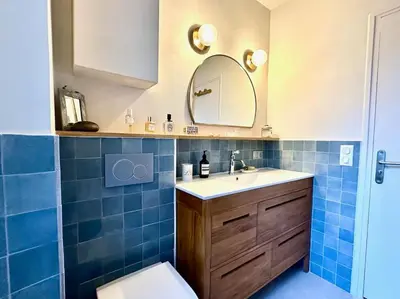 Salle de bains dans l'établissement Cosy Chic Family Flat in Paris