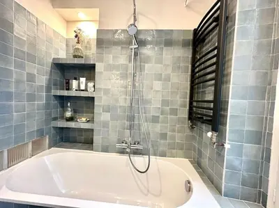Salle de bains dans l'établissement Cosy Chic Family Flat in Paris