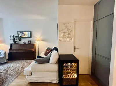 Télévision ou salle de divertissement dans l'établissement Cosy Chic Family Flat in Paris