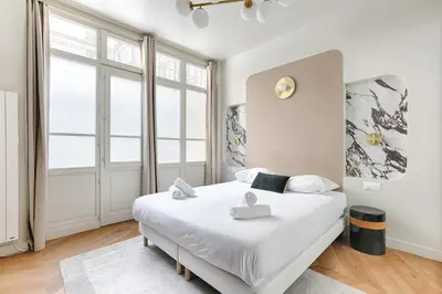 Un ou plusieurs lits dans un hébergement de l'établissement Appartement de charme 1BR Condorcet Saint-Georges