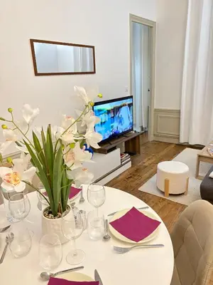 Télévision ou salle de divertissement dans l'établissement Appartement Privé Chic Paris - Tour Eiffel
