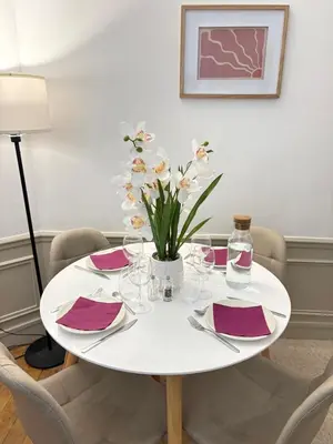 Coin salon dans l'établissement Appartement Privé Chic Paris - Tour Eiffel