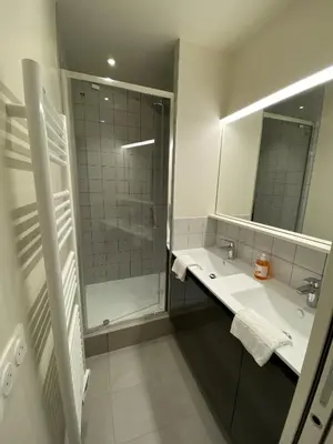 Salle de bains dans l'établissement Appartement Aboukir