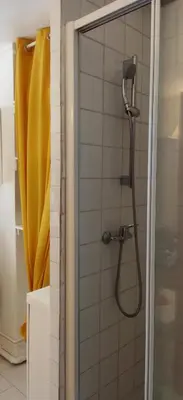 Salle de bains dans l'établissement Petit studio rénové proche Place République 75011