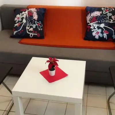 Petit studio rénové proche Place République 75011