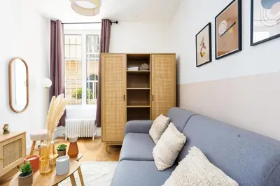Coin salon dans l'établissement Studio en Plein Centre de Paris