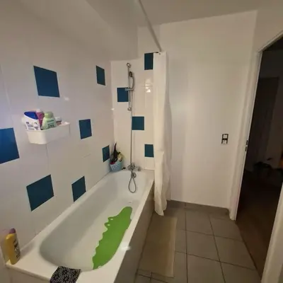 Salle de bains dans l'établissement Appart Cosy Family near JO2024