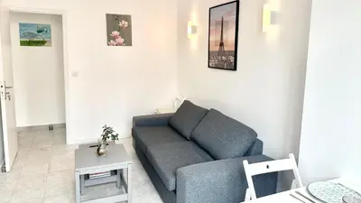 Coin salon dans l'établissement 117- Charmant Appartement Cosy pour 5 au Cœur de Paris