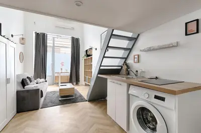 Coin salon dans l'établissement Sentier Historical Center III Charming Apartment
