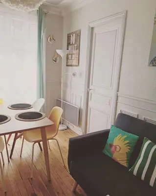 Coin salon dans l'établissement Authentic Parisien Suite -Paris historique -Metro
