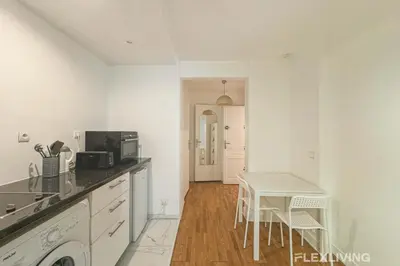 Cuisine ou kitchenette dans l'établissement Flexliving - room - Banquier