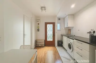 Cuisine ou kitchenette dans l'établissement Flexliving - room - Banquier