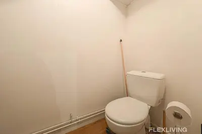 Salle de bains dans l'établissement Flexliving - room - Banquier