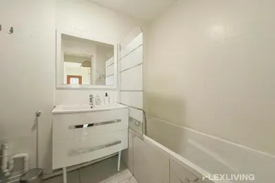 Salle de bains dans l'établissement Flexliving - whole flat - Banquier