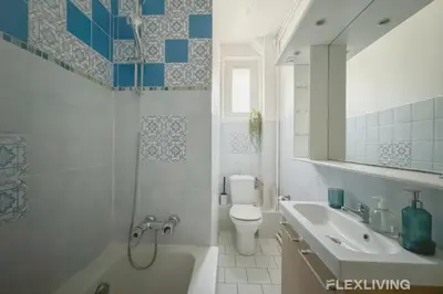Salle de bains dans l'établissement Flexliving - whole flat - Hameau